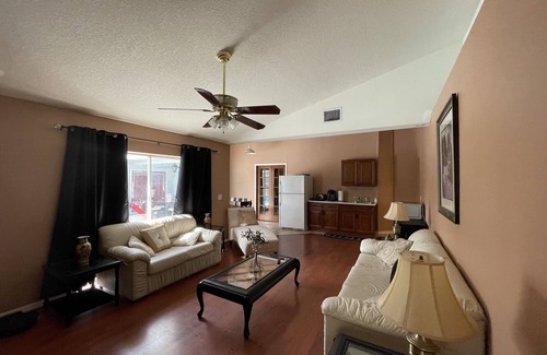 Lutz Appartement | Rare & Amazing 3 bdrm 2 bath apt with pool gives you a home away from home feel.