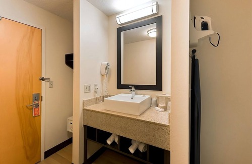 East Garden City Maison | Rare Find! 2 Pet-Friendly Units, Minutes to Roosevelt Field Mall, Free Parking!