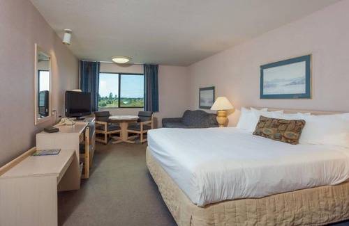 Warrenton Hôtel | RARE FIND! COMFY UNIT FOR 3, SAUNA, POOL AND GYM