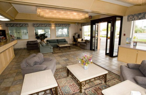 Warrenton Hôtel | RARE FIND! COMFY UNIT FOR 3, SAUNA, POOL AND GYM
