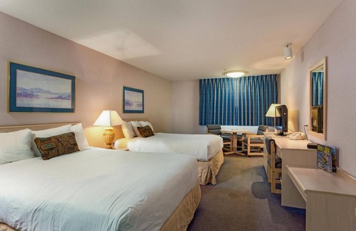 Warrenton Hôtel | RARE FIND! COMFY UNIT FOR 4, SAUNA, POOL AND GYM