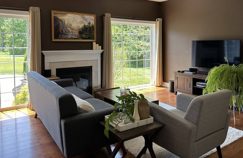 Somersworth Maison | RARE FIND Home Away from Home