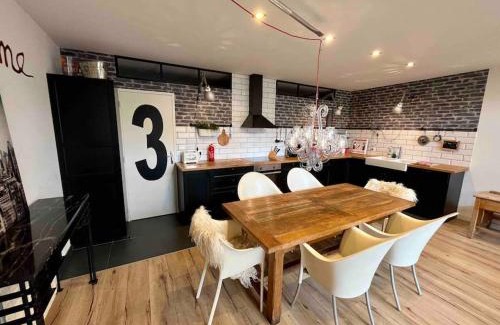 Reims City Centre Maison | Rare ! LOFT Atypique Centre-Ville Parking Jardin
