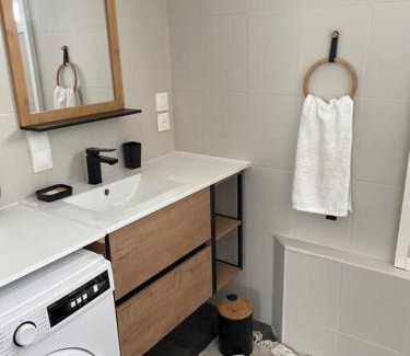 Saint-Denis Appartement | Rare ! Spacieux T3 en roof-top au Barachois - 2 ch climatisées - 6 couchages - Proche aéroport - Parking privé