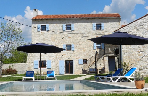 Modrusani Villa | Rare superbe villa d'origine en pierre d'Istrie convertie. 5 chambres. 14pax
