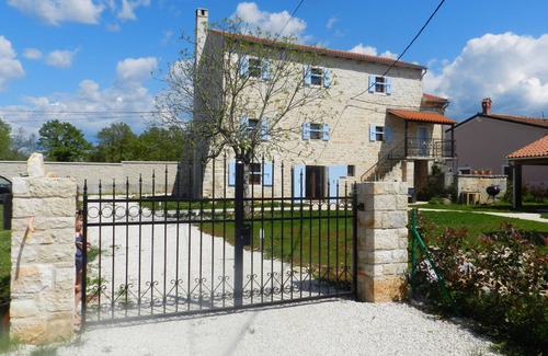 Modrusani Villa | Rare superbe villa d'origine en pierre d'Istrie convertie. 5 chambres. 14pax
