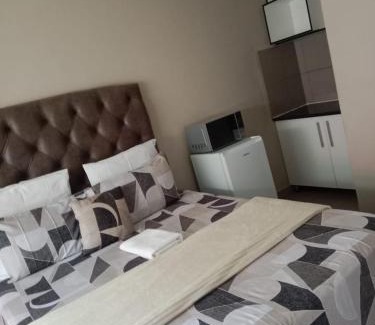 Soshanguve Maison | Rasesa Guesthouse