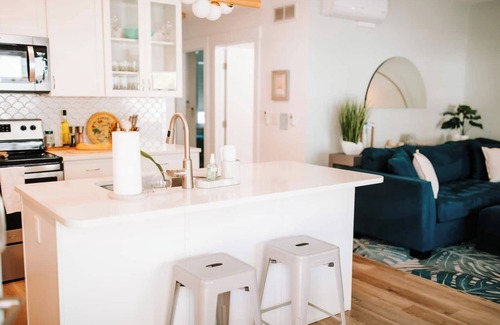 Downtown Dunedin Cottage | Rave Reviews Walk to Downtown Dunedin and Waterfront Barefoot Parrot 1