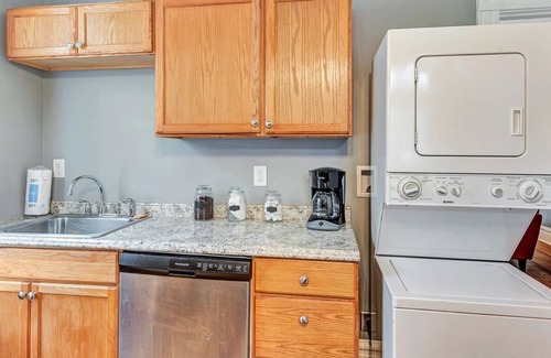 Benton Park Copropriété | Historic Second Floor Unit in STL - Sleeps 8 (2E)!