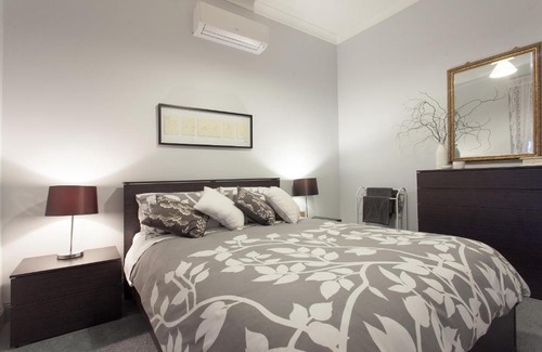 East Tamworth Maison | Rawson's Retreat - Five Bedroom Home - Walk CBD - Includes Breakfast