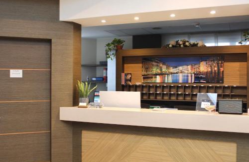 Milan Hôtel | Raya Hotel