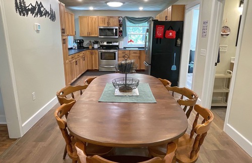 Saxton Cabine | The Fox Den: Raystown Vacations ~ Linens incl ~ EZ Boat Parking~ Dogs welcome!