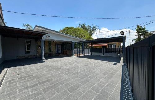 Kota Bharu Maison | Rayyan Ashraf homestay