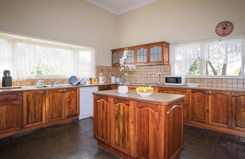 Razorback Maison | Razorback Dream Farmhouse: 10BR, Space & Serenity