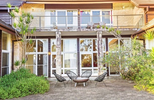 Razorback Maison | Razorback Dream Farmhouse: 10BR, Space & Serenity