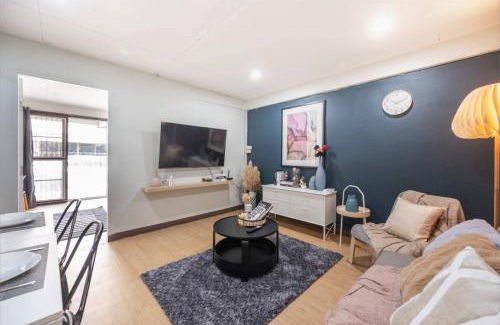 Chom Phon Maison | RB7 Chatuchak House, Netflix, HighSpeedNet, Metro