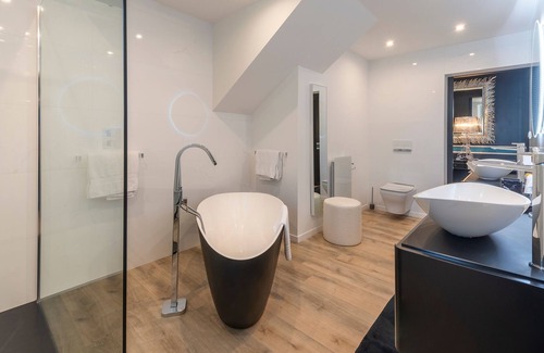 Vivy Appartement | RDC - Château de la Ronde - Avec piscine et jacuzzi