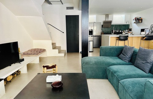Les Chutes Lavie Copropriété | Comme une maison! RDJ en centre ville, au calme avec terrasse et petite piscine