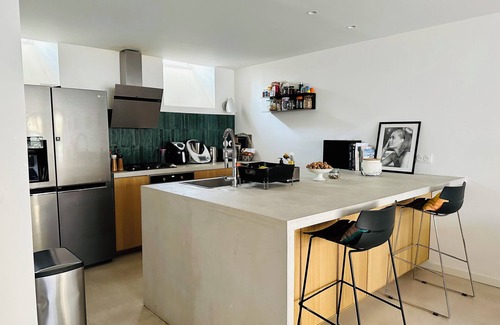 Les Chutes Lavie Copropriété | Comme une maison! RDJ en centre ville, au calme avec terrasse et petite piscine