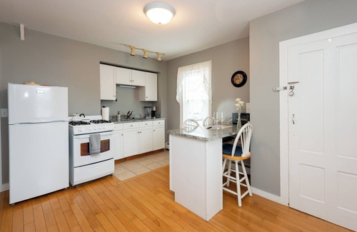 Beverly Appartement | Re-listed: Adorable Condo Beverly - Salem - Halloween