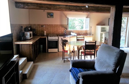 Montbrun-des-Corbieres Maison | vrai gîte réaménagé à partir d'une ruine entre narbonne et carcassonne.