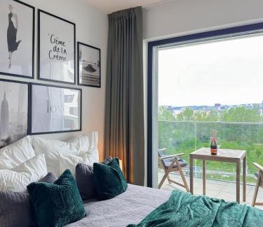 Karlin Appartement | REAL Living by REFA Balcony Retreat 91