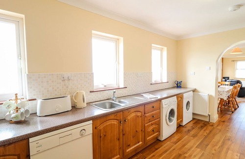 Bunbeg Maison | REALT NA FARRAIGE, family friendly in Derrybeg, County Donegal