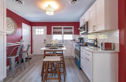 Graham Appartement | Rear deck w/Soaking tub + Wi-Fi & Parking