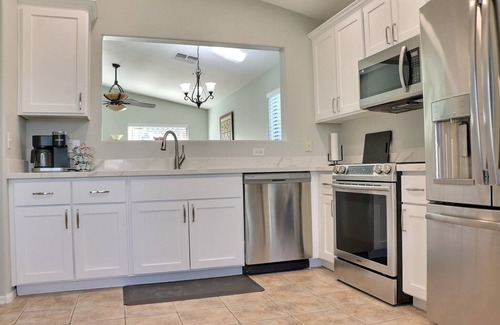 San Tan Valley Maison | Recent Reno fall 2024~ Big Bungalow with heated Pool! Steps to San Tan Highlands