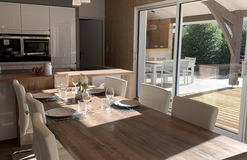 Saint-Mamet Maison | Villa récente grand confort, climatisation, 3 chambres, 3 salles d’eau, jardin