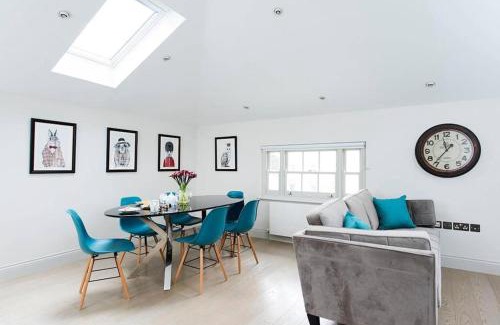 Askew Appartement | Recently redecorated bright and spacious 1BR flat in West London