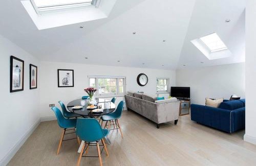 Askew Appartement | Recently redecorated bright and spacious 1BR flat in West London