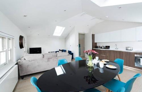 Askew Appartement | Recently redecorated bright and spacious 1BR flat in West London