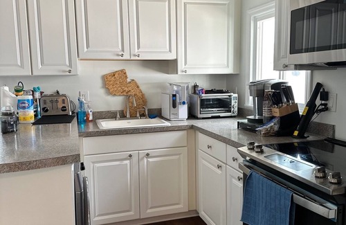 Beach Haven West Maison | Recently Renovated 3 Bedroom 1 Bath Clean Waterfront home with 50' Dock