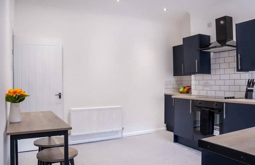 North Bitchburn Maison | Recently renovated, stylish home + parking!| Pass the Keys