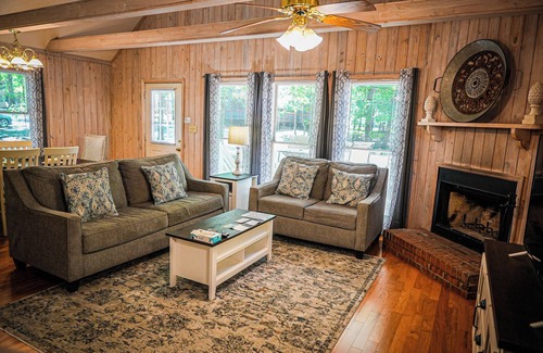 Pine Mountain Cabine | Recently renovated, beautiful chalet just miles from Wild Animal Safari