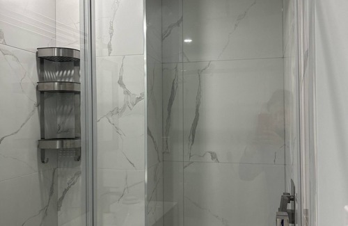 Beverley Glen Maison | Recently renovated, every thing is new
