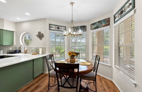 Highland Lake Estates Station Balnéaire | *Recently Renovated Hill Country Island Retreat - Loaded with Amenities!