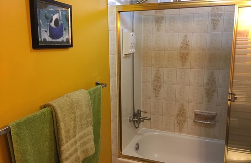 Calgary Appartement | Suite spacieuse récemment rénovée avec 2 chambres et acceptant les animaux domestiques
