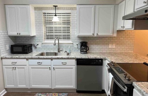 Valdosta Maison | Recently updated 3 Bedroom Home with Patio