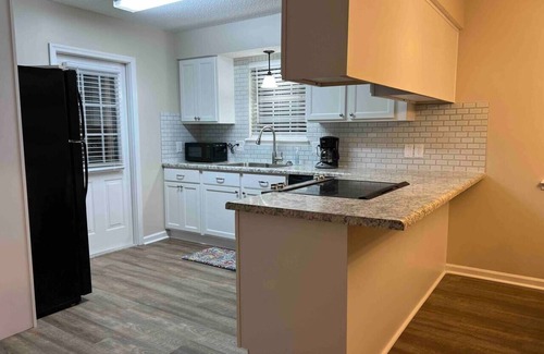 Valdosta Maison | Recently updated 3 Bedroom Home with Patio