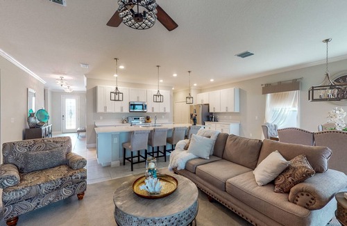 DeLand Maison | Recently Updated Pond-Front - Scenic Patio - Grill