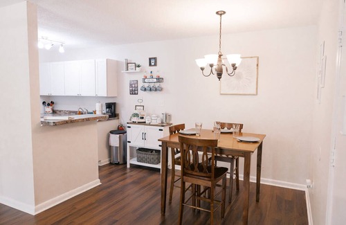 Gainesville Copropriété | Walk to hospitals, minutes from UF!