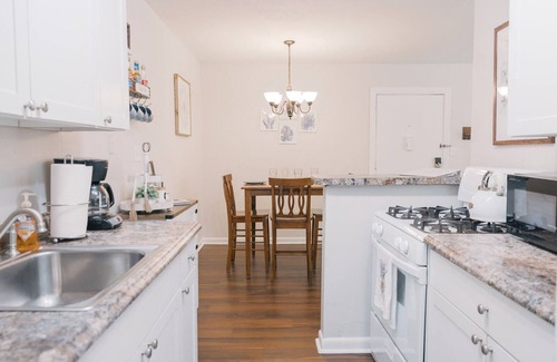 Gainesville Copropriété | Walk to hospitals, minutes from UF!