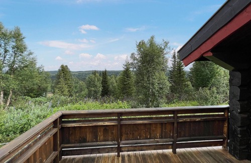 Nordre Land Maison | Recharge your batteries in this cozy log cabin near the Synna River.