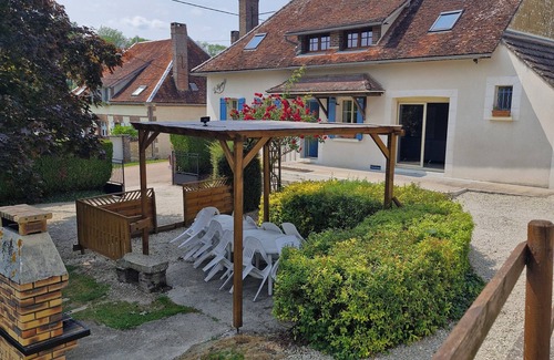 Lasson Maison | Relaxez vous dans une charmante fermette avec piscine chauffée.