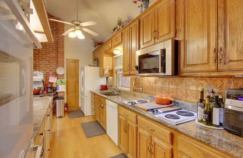 Custer County Maison | Red Bluff Inn & Retreat w/ Entire Ranch on Lake!