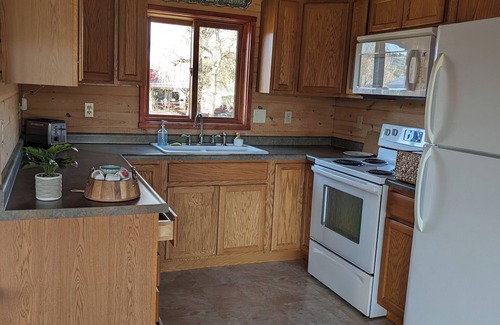 Hulett Maison | Red Bluffs Lodge Upper Unit, located on the River, minutes from Devils Tower!