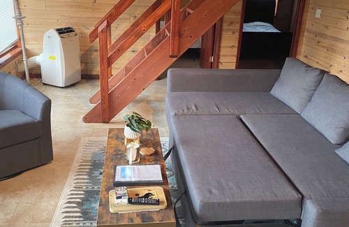 Hulett Maison | Red Bluffs Lodge Upper Unit, located on the River, minutes from Devils Tower!