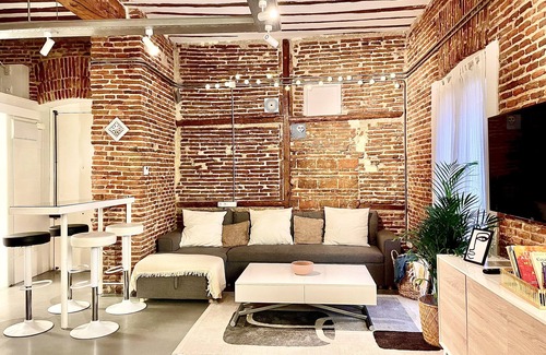 Atocha Appartement | Red brick loft sleeps 6-8 Lavapies Heart